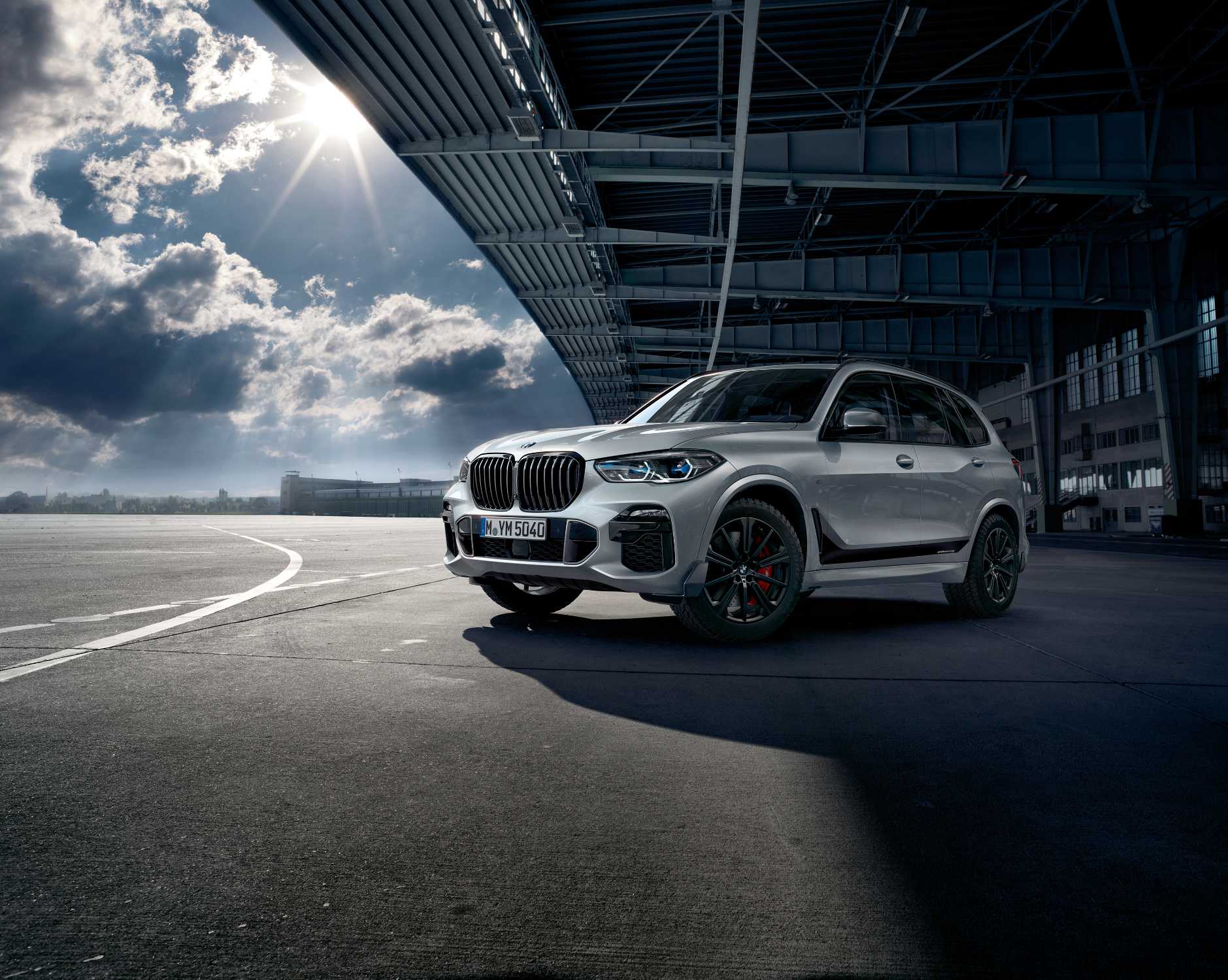 The new BMW X5 with M Performance Parts.