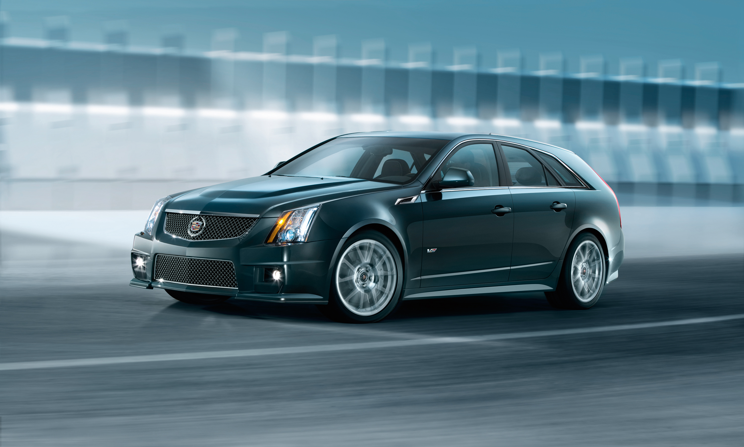 Cadillac CTS-V Sport Wagon: 550 hp, 300 km/h, and... good price