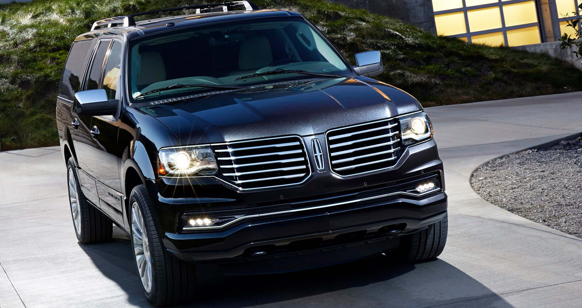 Lincoln Navigator gets a little refresh and new engine